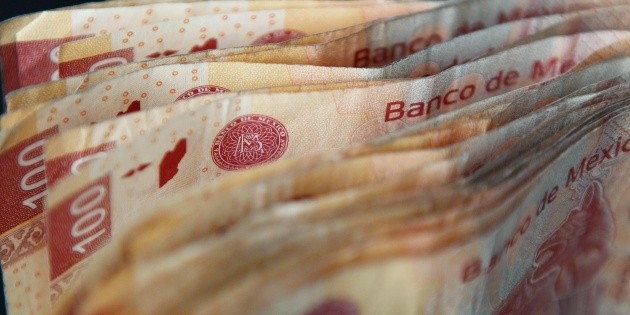 El peso mexicano se aprecia 0.1 % tras una semana estable