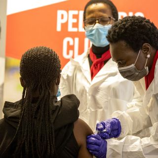 Vacuna COVID: Sinovac prueba su fórmula en niños y adolescentes en Sudáfrica