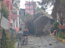 El desgajamiento del cerro dejó varias casas colapsadas. TWITTER@@Gob_Tlalne