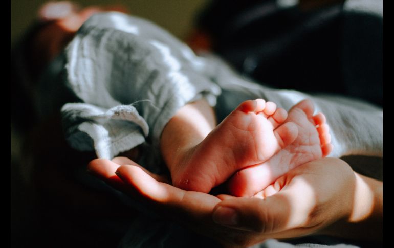 La pareja ha decidido que cuando su bebé crezca elija por cuenta propia su género. ESPECIAL/UNSPLASH