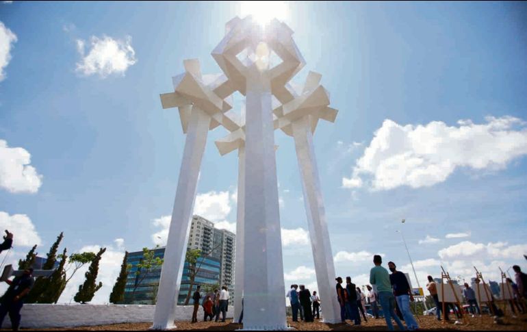 La pieza de acero mide 14.6x9x9 metros y forma parte del programa Escultórica Monumental. ESPECIAL