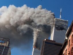 La teoría de ''la demolición controlada'' rechaza que las Torres Gemelas se derrumbaran tras el impacto de dos aviones comerciales que los terroristas hicieron chocar contra los edificios. AP / ARCHIVO