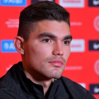 Johan Vásquez, convocado con el Genoa; podría debutar este domingo