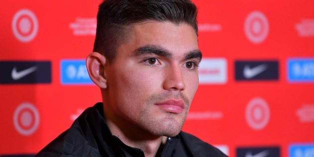 Johan V&aacute;squez, convocado con el Genoa; podr&iacute;a debutar este domingo