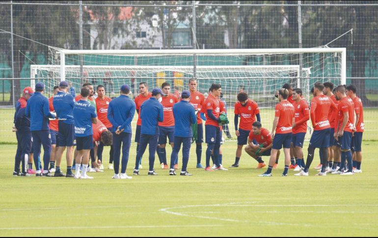 Ante las turbulencias, Chivas se ha mostrado fuerte en su unión grupal. IMAGO7/S. Bautista