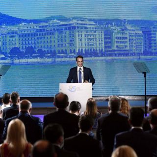 Mandatario griego promete bajar impuestos