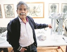 Pedro Martínez. El artista capitalino muestra la maqueta de su obra que ahora forma parte de la iniciativa Escultórica Monumental. EL INFORMADOR/G. Gallo