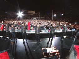 El reencuentro del grupo, encabezado por Marco Antonio Solís, “El Buki”, reunió a miles de fanáticos que abarrotaron el Soldier Field de Chicago. ESPECIAL
