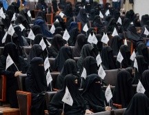 Este sábado circularon imágenes de mujeres cubiertas que asistían a una manifestación de los talibanes en la Universidad de Educación Shaheed Rabbani en Kabul circularon. EPA /