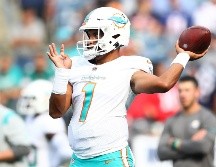 ENCENDIDO. Tagovailoa completó 16 de 27 envíos para 202 yardas con un touchdown y una intercepción, también anotó en carrera de tres yardas para guiar a una reforzada defensiva sobre la reconstruida defensiva de los Patriots. AFP/A. GLANZMAN