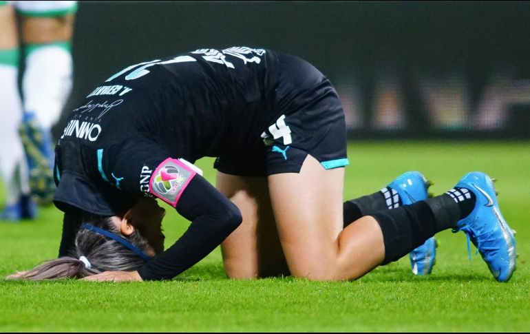 Alicia Cervantes. La jugadora lamentó la derrota de Chivas Femenil. Imago7
