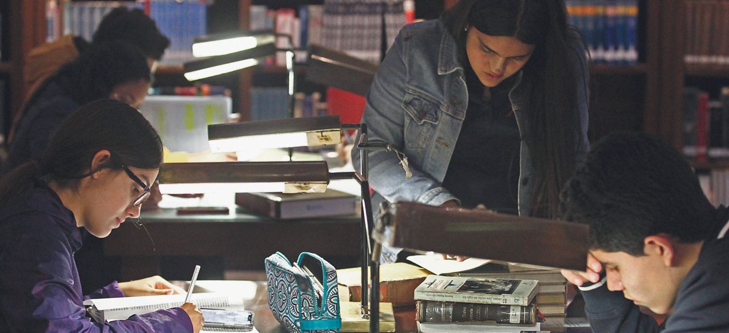 Beneficiarios.  En Jalisco, antes de la pandemia se registraban tres mil 514 estudiantes de posgrado becados por el Conacyt, pero en este año solamente hay 766.El Informador. A. Camacho