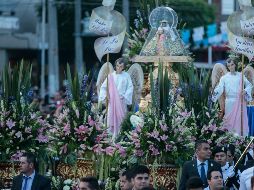 Será este martes cuando presenten el vestido de la Virgen, que será el mismo que usarán para la Romería con el fin de evitar manipularla mucho. EL INFORMADOR / ARCHIVO