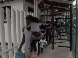 Los beneficiarios del programa recibirán por lo menos tres años de residencia legal y otro tipo de ayuda. EFE/J. Blanco