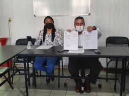 Ana Laura Telles (i) y José de Jesús Gutiérrez Rodríguez durante una rueda de prensa este lunes. ESPECIAL