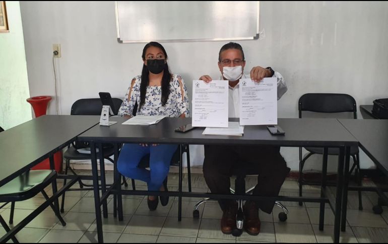 Ana Laura Telles (i) y José de Jesús Gutiérrez Rodríguez durante una rueda de prensa este lunes. ESPECIAL