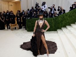 Deslumbrante. Jennifer Lopez lució un look hippie chic. EFE