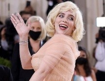 La coanfitriona de la noche, Billie Eilish, sorprendió con un estilo inspirado en Marilyn Monroe. JOHN SHEARER/GETTY IMAGES