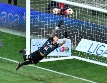 Gudiño, quien fue el primer portero mexicano en disputar la Champions League, regresó a Chivas para el Apertura 2018, sin embargo no ha podido afianzarse en la titularidad del marco del Rebaño. IMAGO7