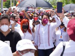 Layda Sansores (i) siguió manteniendo la mayoría durante el reconteo de votos ordenado por autoridades electorales. TWITTER/@mario_delgado