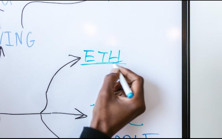 Estos son tan solo cuatro consejos para nuevos inversores, pero también se recomienda intentar diversificar el capital e invertir en varios tipos de acciones. ESPECIAL