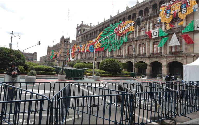 Aspectos del cierre del Zócalo capitalino por la conmemoración del Grito de Independencia. SUN / B. Fregoso