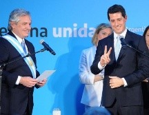 El ministro del Interior, Wado de Pedro (i), fue el primero en ofrecer su renuncia. EFE/ARCHIVO