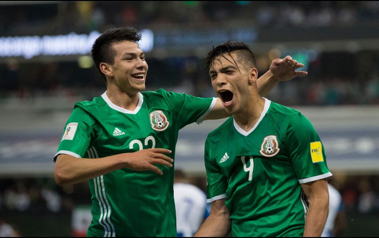 FIGURAS. Raúl Jiménez e Hirving Lozano fueron felicitados por sus equipos. IMAGO7