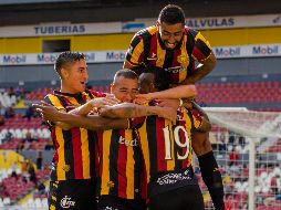 DEJAN EL ABISMO. Con el triunfo, los Leones Negros llegaron a seis unidades y salió del último lugar de la Tabla General . IMAGO7