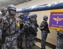 Elementos se preparan para el desfile militar que está por iniciar. TWITTER / Luis Cresencio Sandoval González