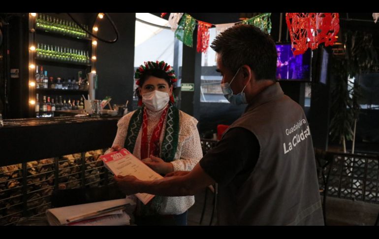 El operativo de supervisión se llevó a cabo en bares, restaurantes y los principales corredores comerciales y gastronómicos de la zona Centro de Guadalajara. ESPECIAL/Ayuntamiento GDL