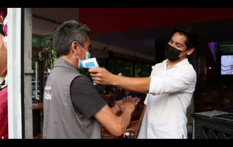 El operativo de supervisión se llevó a cabo en bares, restaurantes y los principales corredores comerciales y gastronómicos de la zona Centro de Guadalajara. ESPECIAL/Ayuntamiento GDL