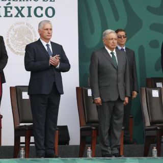 AMLO llama a levantar bloqueo contra Cuba y desata críticas en redes