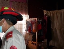 Los rescatistas consideran que lo que pudo ocasionar el derrumbe parcial del enjarre fue el reblandecimiento del techo. ESPECIAL/Bomberos GDL