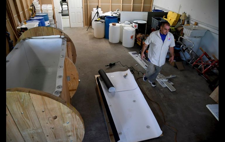 En seis meses, el cuerpo, las virutas de madera y la paja se transformarán en suficiente tierra para llenar la batea de una pickup. AP/T. Peipert