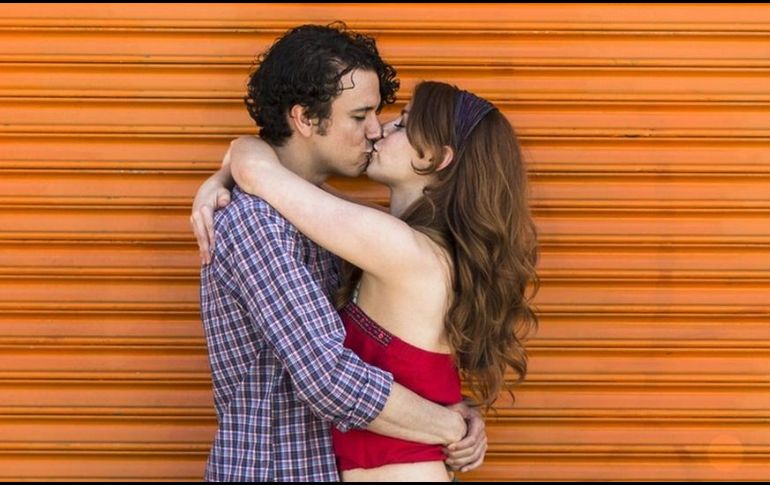 Al unir nuestras bocas, estos complejos ecosistemas plagados de bacterias pueden llegar a compartir muchas bacterias