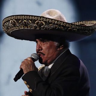 "Recen mucho por él", pide nieta de Vicente Fernández