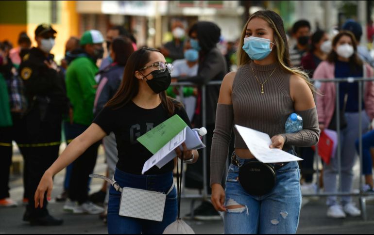 Con 63% de cobertura, Jalisco sigue por debajo del promedio nacional en avance de la vacunación para prevenir cuadros graves de COVID, que es de 69% de la población mayor de 18 años con al menos una dosis del biológico. SUN/ARCHIVO