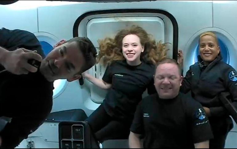 El volumen total de la cápsula es de sólo 9.3 metros cuadrados. EFE/SPACEX