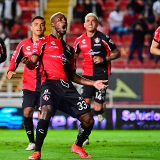 Atlas golea a un débil Necaxa y se mete a zona de Liguilla