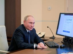 “¡Hagan su elección!”, dijo Putin tras depositar su voto de manera electrónica en el despacho de su residencia en Novo-Ogariovo. EFE/A. Druzhinin