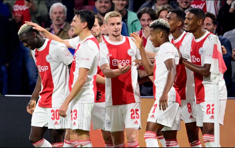 El Ajax es líder de la liga de los Países Bajos con 13 puntos en cinco partidos. EFE/O. KRAAK