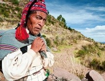 Durante cerca de 500 años, los hombres de Taquile han usado su sombrero para expresarse y para atraer pareja. Hadynyah/Getty Images
