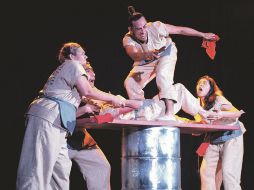 Escena de la obra “El dragón de oro”. ESPECIAL