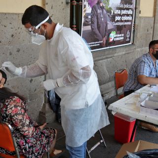 Tras 18 meses, baja costo de pruebas COVID-19