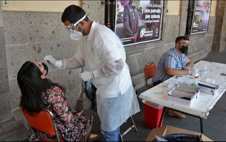 La Profeco recomienda comparar precios por lo menos en tres laboratorios y, antes de acudir, informarse sobre los requisitos y portar cubrebocas. EL INFORMADOR/A. Camacho