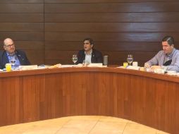 Anfitrión. Raúl Uranga Lamadrid (centro), presidente de la Cámara de Comercio de Guadalajara (Canaco), recibió a Jaime di Paulo, presidente de la Cámara de Comercio Hispana de Illinois. A la izquierda aparece Xavier Orendain, extitular de la Canaco y actual coordinador del Gabinete Económico del Estado de Jalisco. Especial