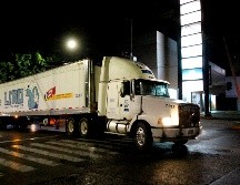 Un tráiler con 273 cadáveres deambuló por la Zona Metropolitana de Guadalajara en 2018. El escándalo por el caso llevó a la destitución de los titulares del IJCF y de la Fiscalía General del Estado. AFP/ARCHIVO
