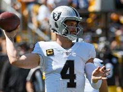 Derek Carr lanzó 382 yardas con dos pases de anotación, incluido un bombazo de 61 yardas para Henry Ruggs. AP/D. WRIGHT