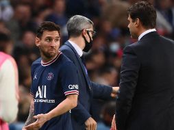 Tensión. Aunque Messi fue aclamado y aplaudido en el Parque de los Príncipes, pareció que le hizo un desplante a Mauricio Pochettino al salir de cambio. AP/ F. Mori